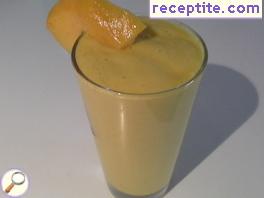Fluffy smoothie with mango and poppy
