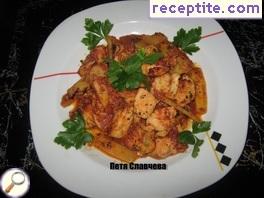 Chicken with mushrooms and bamboo with aromatic tomato sauce