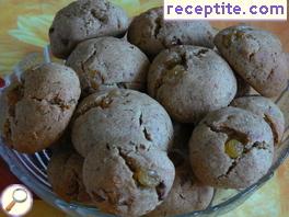 Cookies with dates and raisins