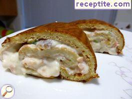 Roll with canned tuna and cottage cheese