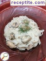 Spaghetti with clam sauce and cream