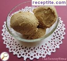 Vegan sesame-peanut ice cream