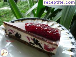 Layered cake with raspberries Oreo
