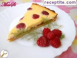 Raspberry tart with cream cheese