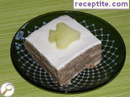 Biscuit layered cake with melon