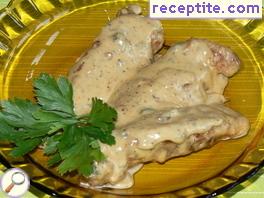 Chicken fillet with Roquefort sauce * *