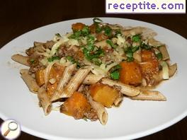 Pasta with lamb mince and pumpkin