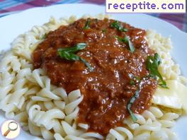 Pasta with tomato sauce and minced meat