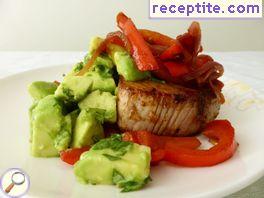 Mexican tuna with peppers and avocado salsa