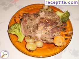 Veal roast with small onions
