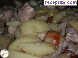 Chicken with potatoes, cream and wine