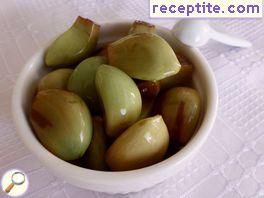 Garlic pickle with soy sauce