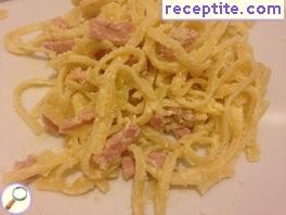 Spaghetti Carbonara with onions