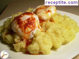 Poached eggs with mashed potatoes Poached eggs with mashed potatoes