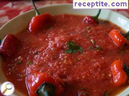 Roasted peppers with tomato sauce
