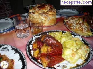 Stuffing for peppers and dolmas with rice, raisins and walnuts