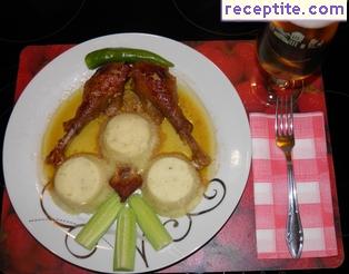 Stewed-roasted chicken with sauce
