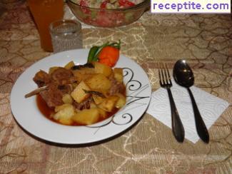 Roasted lamb with potatoes and beer
