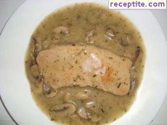 Pork chops with mushroom sauce