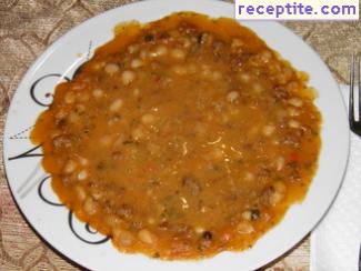 Beans with minced meat