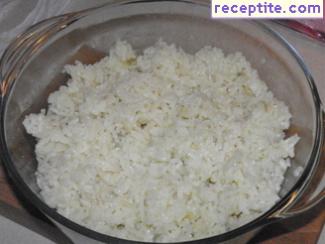 Steamed rice in a microwave oven