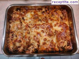 Lasagna Bolognese sauce three cheeses