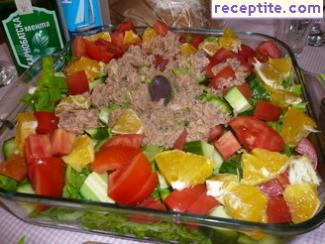 Green salad with tuna