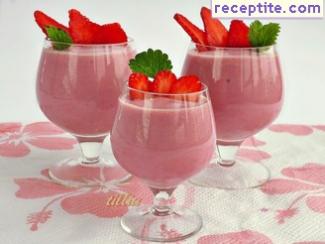 Cream with strawberries and cottage cheese