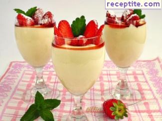 Cream of cottage cheese with berries