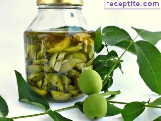 Green walnut liqueur