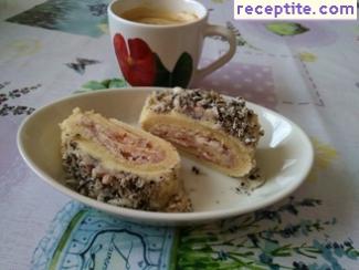 Rolls with cream and jam berries