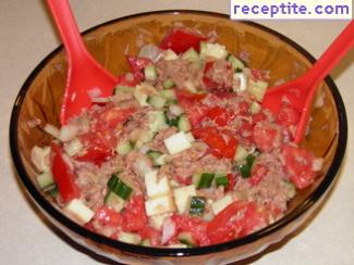 Mixed salad with tuna
