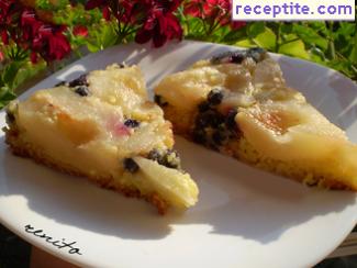 Cake with pears and blueberries