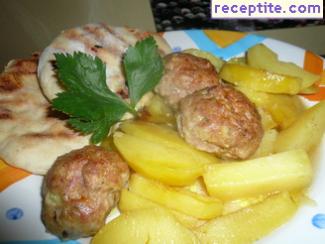 Meatballs with potatoes in the oven