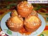 Muffins with stewed apricots